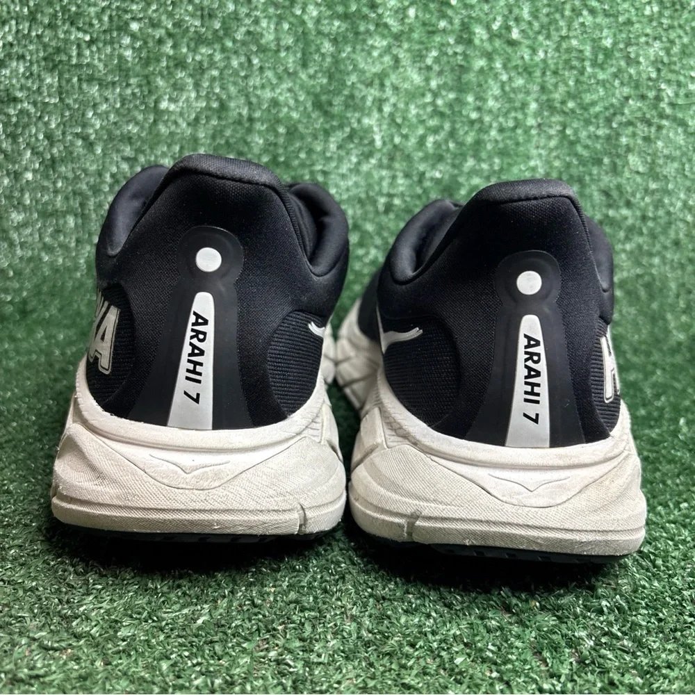 Men's 11.5 2E (WIDE) Hoka Men's Arahi‎ 7 Black White Shoes Sneakers 1147870-BWHT